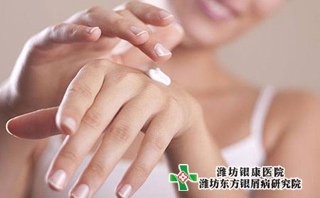 牛皮癣患者可以化妆吗?成年人牛皮癣诱发因素?