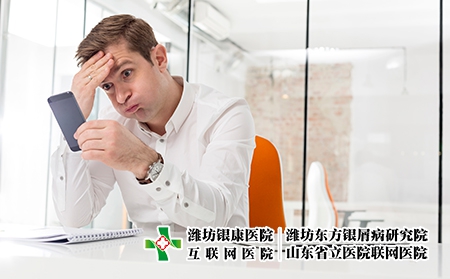 摄图网_300034493_中年成年商人办公室收到智能手机的坏消息（企业商用）