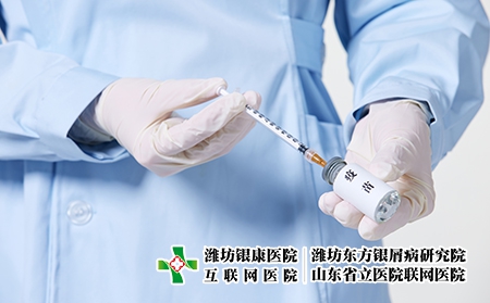 摄图网_501716692_护士打疫苗准备特写（企业商用）