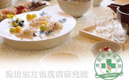 医生讲解银屑病患者饮食“四度”