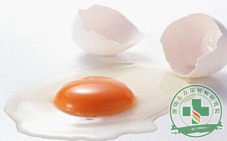 生吃鸡蛋能降火？大错特错！银屑病患者要远离此误区