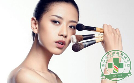 容颜永驻，让女性银屑病患者青春减少衰的护理秘籍