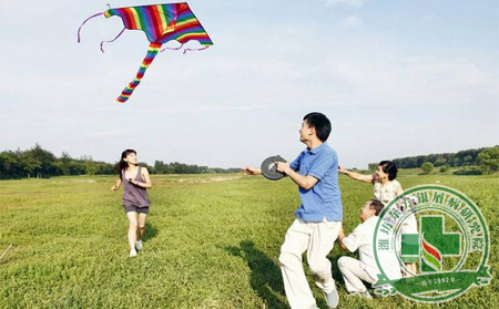 风大景美利放风筝 银屑病患者巧避伤害