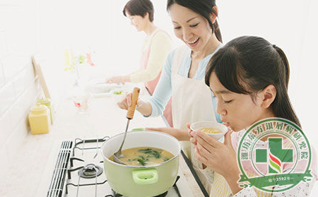 银屑病患者应养成喝粥饮汤的饮食习惯