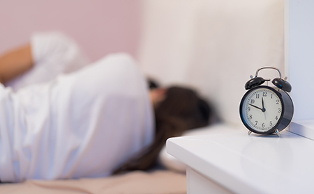 有利的睡眠环境能给银屑病癣的皮肤加上buff效果。